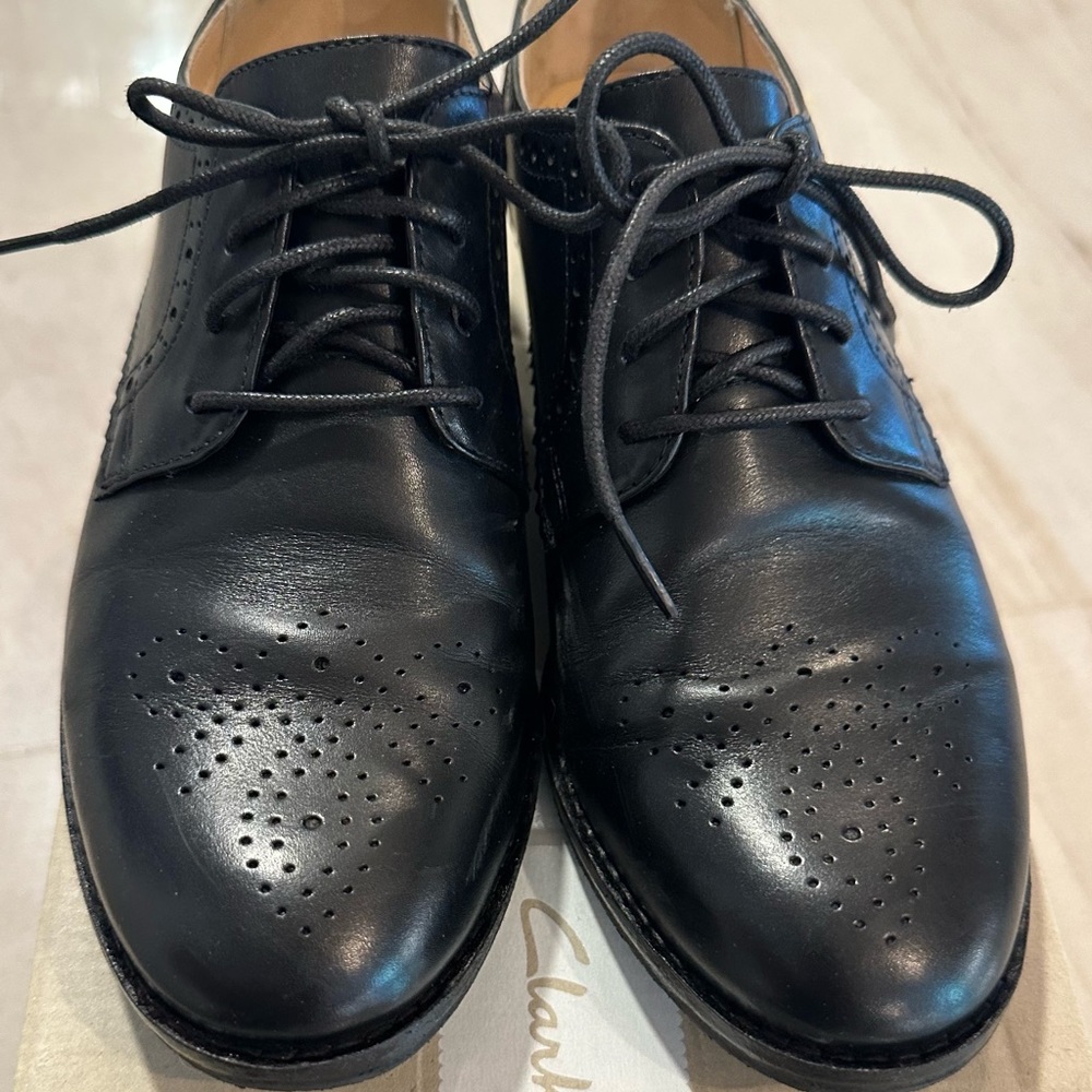 Clark’s Netley Rose Wingtips - Picture 2 of 5